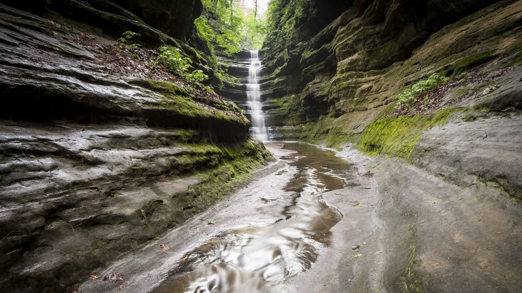 Starved Rock on the Illinois River: A Natural Wonder with a Tragic History